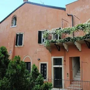 Abbraccio Di Verona
